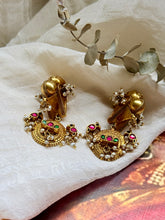 Load image into Gallery viewer, Kundan work earrings in gold polish