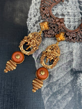 Load image into Gallery viewer, Vintage style (925 silver) earrings in gold polish