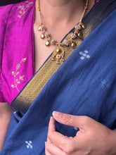 Load image into Gallery viewer, Pearl necklace handcrafted in silver 92.5 and gold polish
