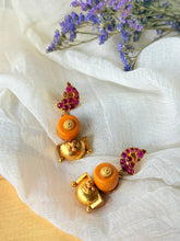 Load image into Gallery viewer, Vintage style statement earrings in sliver 925 in gold polish
