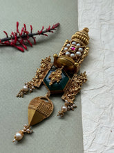 Load image into Gallery viewer, Gold polished, vintage style pendant in silver 925