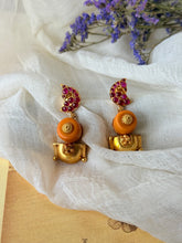Load image into Gallery viewer, Vintage style statement earrings in sliver 925 in gold polish