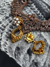 Load image into Gallery viewer, Vintage style (925 silver) earrings in gold polish
