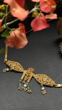 Load image into Gallery viewer, Statement vintage style choker necklace