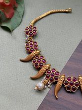 Load image into Gallery viewer, Vintage style statement necklace