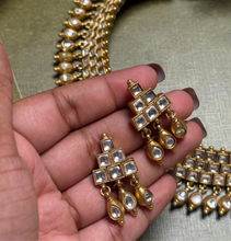 Load image into Gallery viewer, Statement kundan choker set