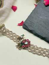 Load image into Gallery viewer, Kundan and pearl choker in silver 925