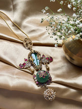 Load image into Gallery viewer, Statement vintage 925 gold polish pendant