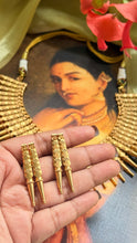 Load image into Gallery viewer, Statement vintage style necklace set