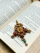 Load image into Gallery viewer, Vintage style statement pendant