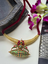 Load image into Gallery viewer, Kundan choker with thread work