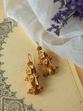 Load image into Gallery viewer, Vintage style statement earrings in sliver 925 in gold polish