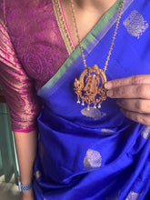 Load image into Gallery viewer, Statement vintage 925gold polish pendant with chain