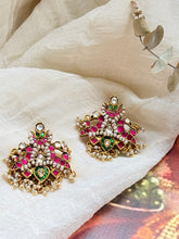 Load image into Gallery viewer, Kundan work earrings in gold polish