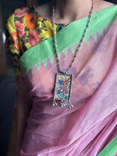 Load image into Gallery viewer, Handpainted Mughal flower pendant necklace