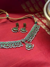 Load image into Gallery viewer, Statement emerald kundan necklace with earrings