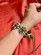 Load image into Gallery viewer, Emerald green & pearl bracelet/ Ponchi