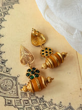 Load image into Gallery viewer, Vintage style statement earrings in sliver 925 in gold polish
