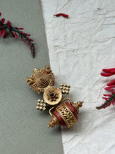 Load image into Gallery viewer, Gold polished, vintage style pendant in silver 925