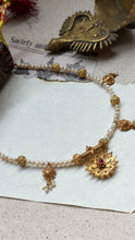 Load image into Gallery viewer, Pearl and silver neckpiece