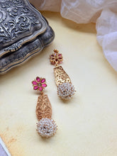 Load image into Gallery viewer, Vintage inspired (925 silver) earrings in gold polish