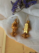 Load image into Gallery viewer, Vintage style statement earrings in sliver 925 in gold polish