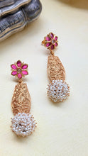 Load image into Gallery viewer, Vintage inspired (925 silver) earrings in gold polish