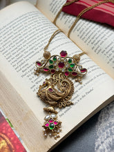 Load image into Gallery viewer, Statement vintage style pendant chain in silver 925 and gold polished