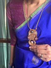 Load image into Gallery viewer, Statement vintage 925gold polish pendant with chain