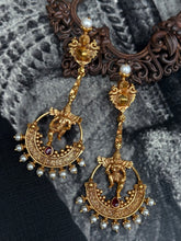 Load image into Gallery viewer, Vintage style (925 silver) earrings in gold polish