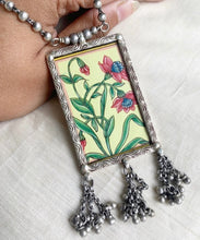Load image into Gallery viewer, Handpainted Mughal flower pendant necklace
