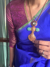 Load image into Gallery viewer, Statement vintage 925gold polish pendant with chain