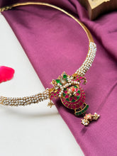 Load image into Gallery viewer, Statement vintage style pearl hasli