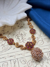 Load image into Gallery viewer, Vintage style necklace in silver 925 and gold polish