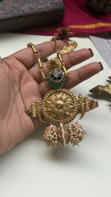 Load image into Gallery viewer, Statement vintage style pendant necklace