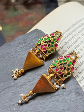 Load image into Gallery viewer, Vintage earrings in gold polish