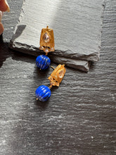 Load image into Gallery viewer, Silver 92.5 gold polish carved lapis lazuli  earrings