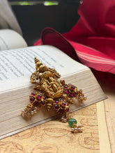Load image into Gallery viewer, Vintage style statement pendant