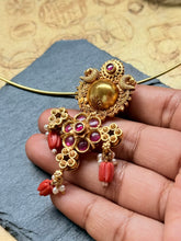 Load image into Gallery viewer, Vintage style pendant in silver 925 and gold polish