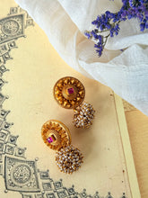 Load image into Gallery viewer, Vintage style statement earrings in sliver 925 in gold polish