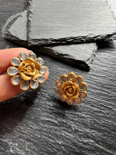 Load image into Gallery viewer, Silver 92.5 gold polish flower earrings