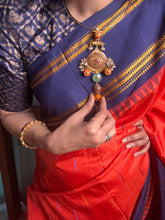 Load image into Gallery viewer, Statement vintage 925gold polish hasli with pendant-2