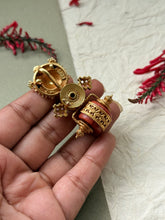 Load image into Gallery viewer, Gold polished, vintage style pendant in silver 925