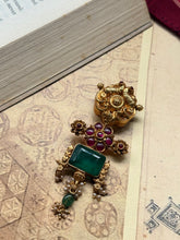 Load image into Gallery viewer, Vintage style statement pendant