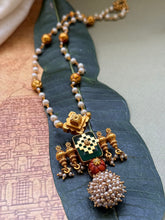 Load image into Gallery viewer, Vintage style pendant with pearl chain