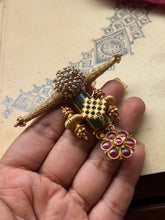 Load image into Gallery viewer, Gold polished, vintage style pendant in silver 925