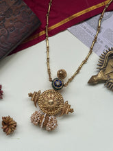 Load image into Gallery viewer, Statement vintage style pendant necklace