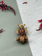 Load image into Gallery viewer, Gold polished, vintage style pendant in silver 925
