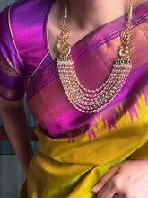 Load image into Gallery viewer, Multilayered festive pearl necklace