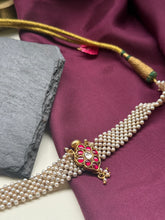 Load image into Gallery viewer, Kundan and pearl choker in silver 925